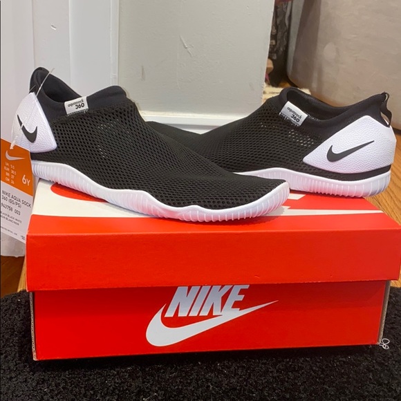 nike aqua sock size 15
